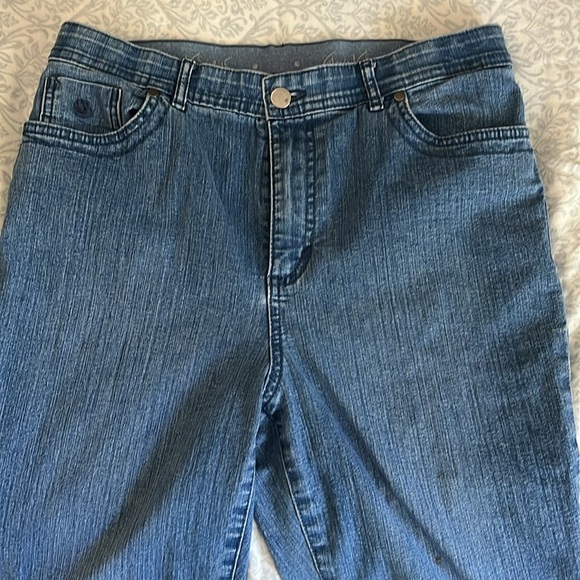 Gloria Vanderbilt Women's Capri Jeans  Sparkly Pocket Details Size 8 - Picture 9 of 10